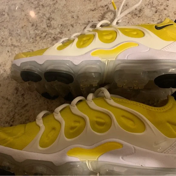 Nike Yellow and White Women's Sneakers - Picture 7 of 14